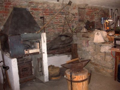 Forgia nel Laboratorio dei coltelli Frabousan Ki Taiou. Frabosa Soprana (CN)