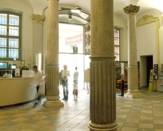 L'atrio e il portale di ingresso del Museo Regionale di Scienze Naturali di Torino