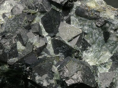 Magnetite ottaedrica. Miniera di Traversella, Valchiusella (TO). Cat. Min_0761. Campo mm 70x55. Foto di Vittorio Pane