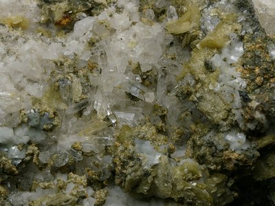 Quarzo con magnesite. Miniera di Traversella, Valchiusella (TO). Cat. Min_0694. Campo mm 65x55. Foto di Vittorio Pane